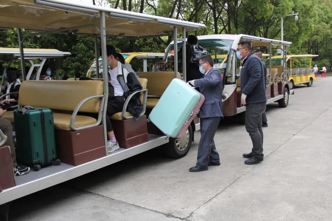 江南大學開學接送車