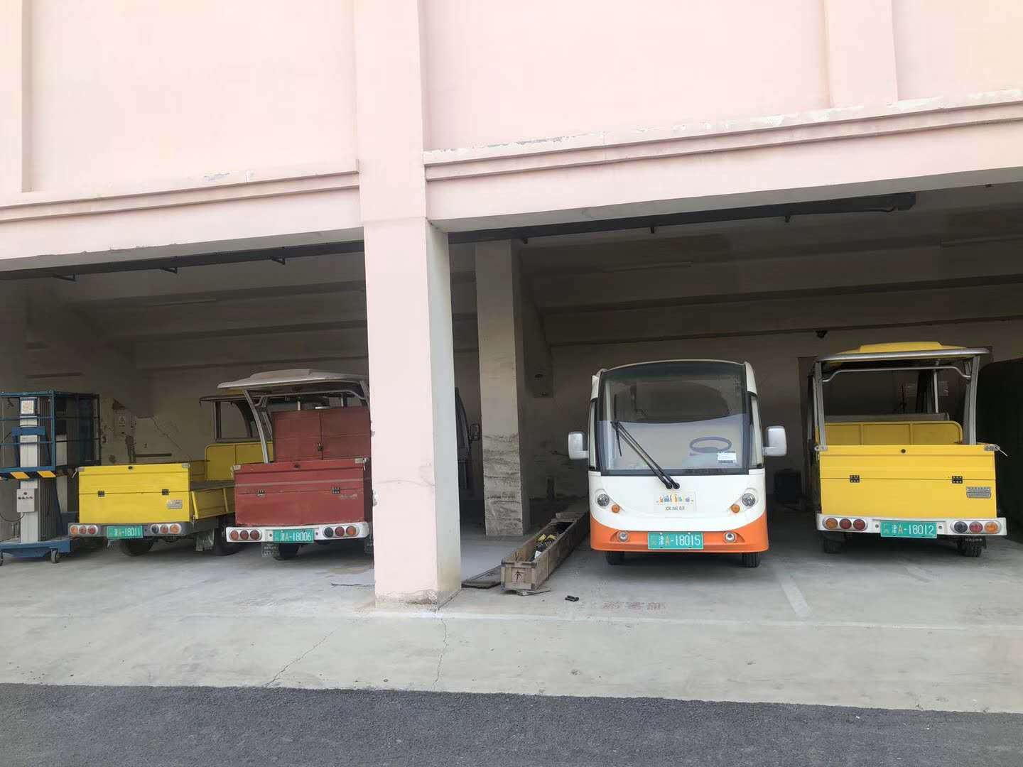 天津歡樂谷攜手益高電動(dòng)車制造快樂2